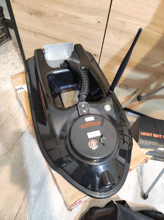 Лодка boatman със GPS и сонар