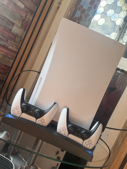 Playstation 5 с два джойстика