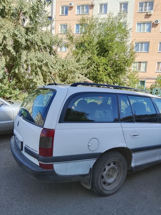 Продам машину Опель омега