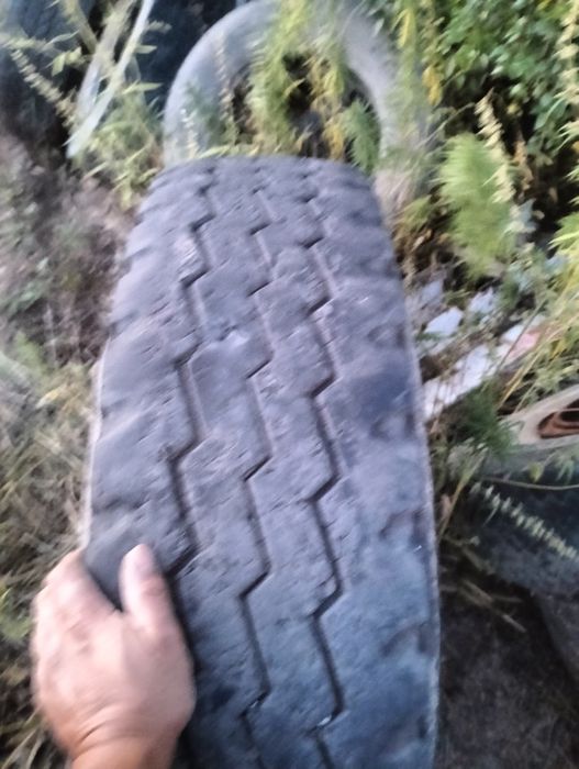 Продам резину 12 р 20