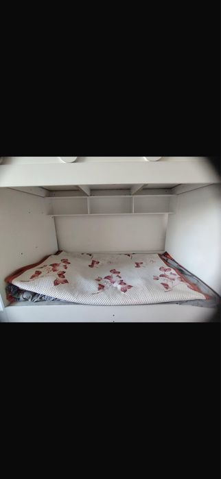 Двухярусная кровать
