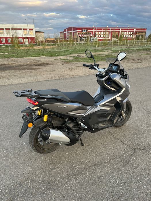 Новый скутер 180 кубов