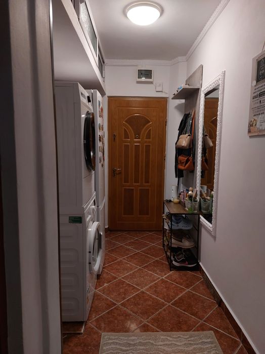 Apartament 3 camere semidecomandat