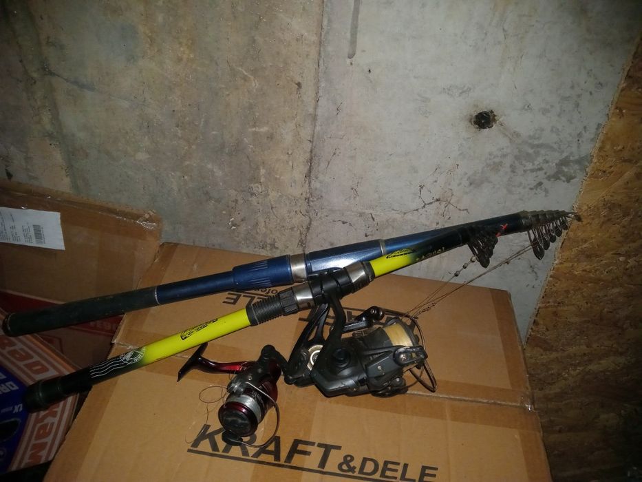 Lanseta 2 bucăți echipate mulinete stare bună