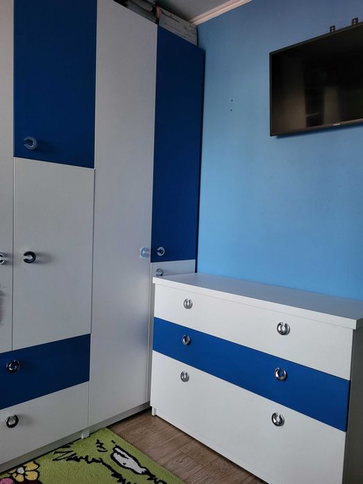 Vând ap. 3 camere ,decomandat ,Zona Rogerius