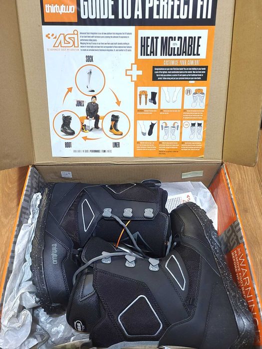 Boots Snowboard Thirtytwo, marime 43, noi