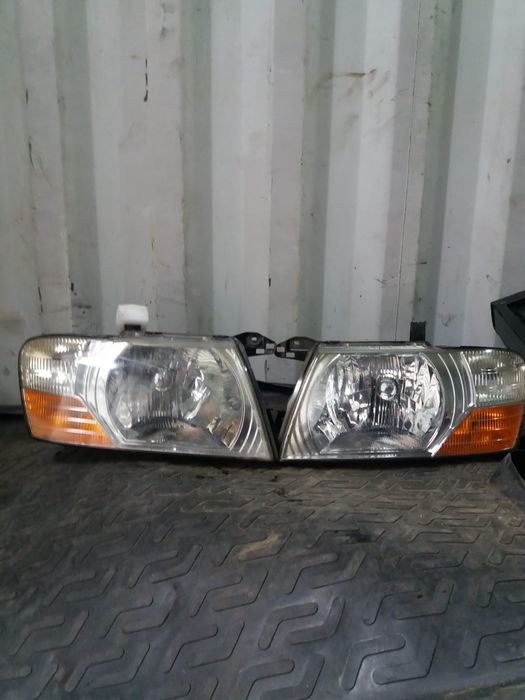 Фары Mitsubishi Pajero