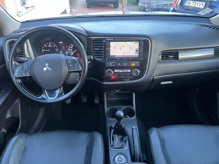 Mitsubishi Outlander 7 locuri, avariat, AVARIATE