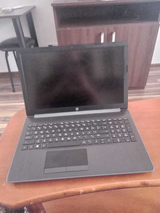 Vand laptop pentru piese