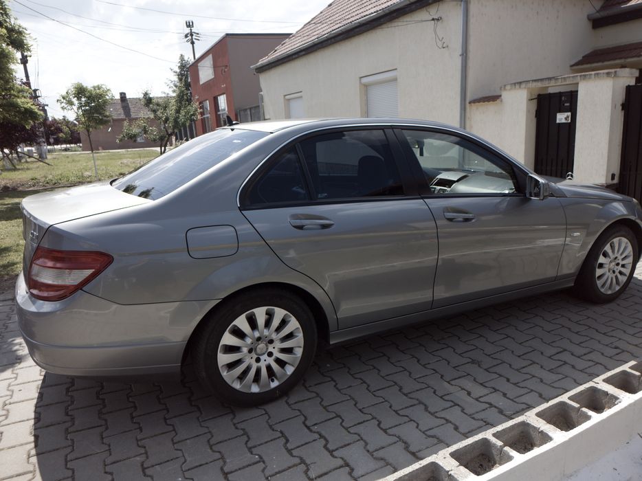 Vând Mercedes Benz  c class 220            
