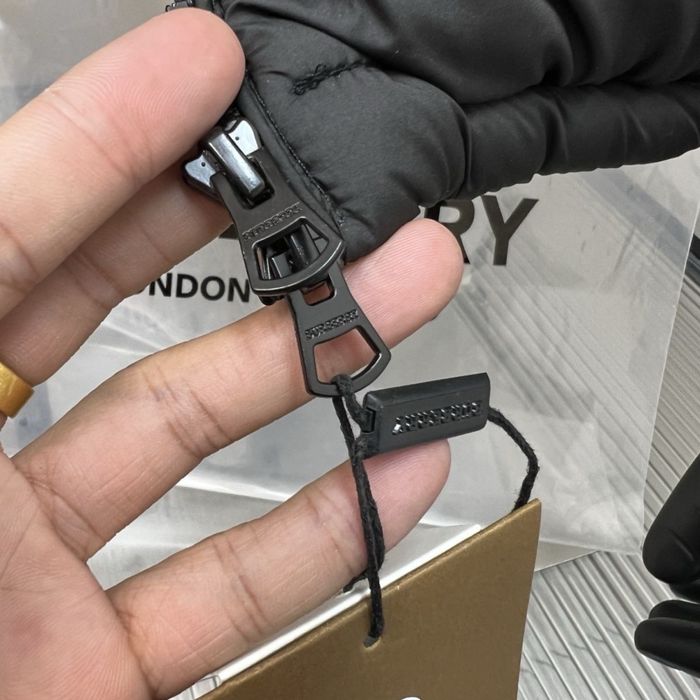 Стильная куртка/ветровка от бренда Burberry