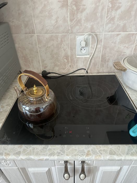 Продам куханный гарнитур с плитой