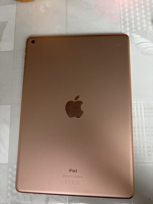 Продам ipad 8th generation
