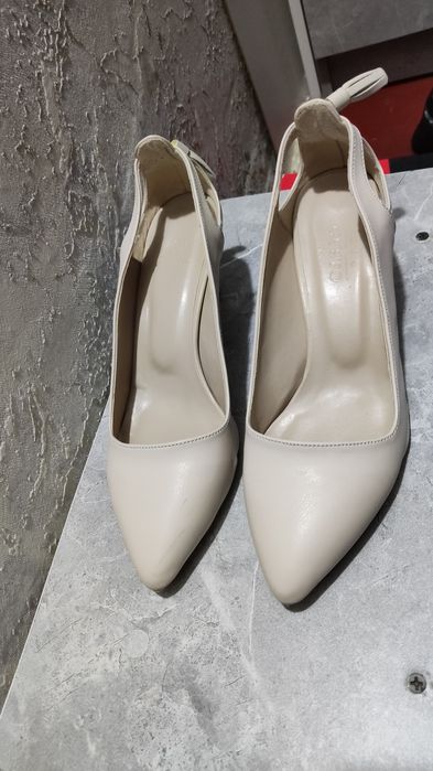 Продается женские вечерние туфли