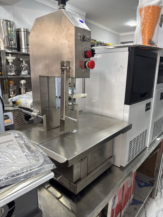 Гош кесетын аппарат.  Пила для мяса гушт суяк  кесадиган аппарат