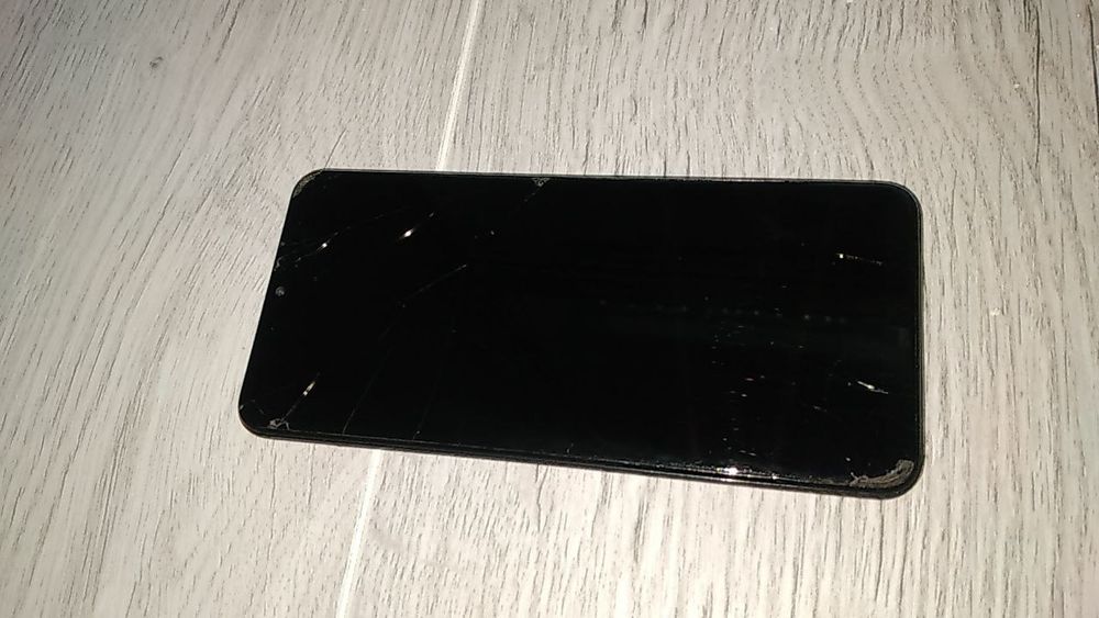 Продам телефон б.у Samsung