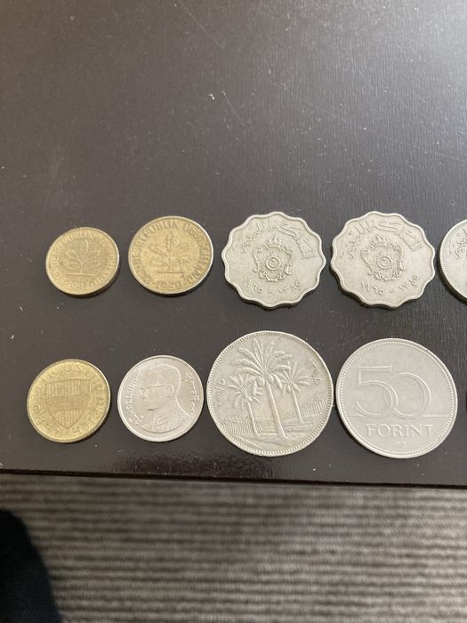 Различни монети в добро запазени състояние