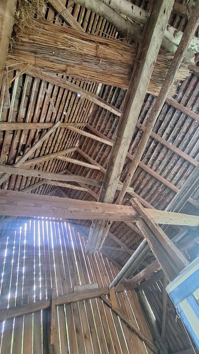 Sura de vanzare lemn si caramida