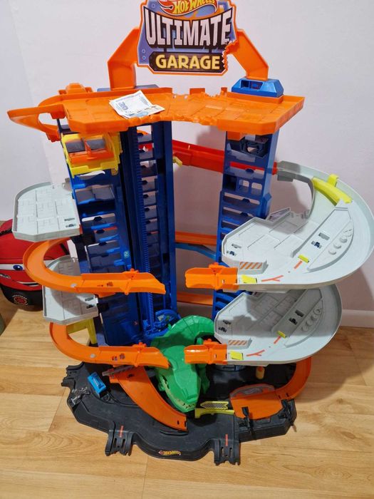 Hot Wheels City: Мега гараж Т-РЕКС"