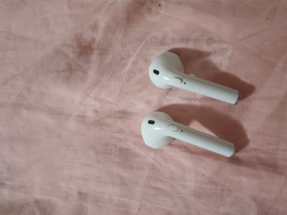 Airpods. Airpods