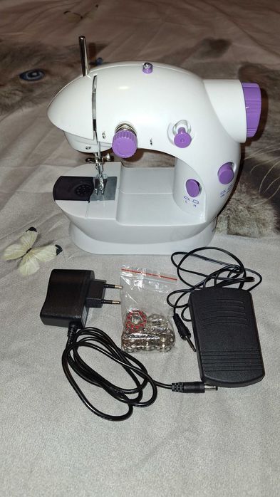 Mini masina de cusut portabila