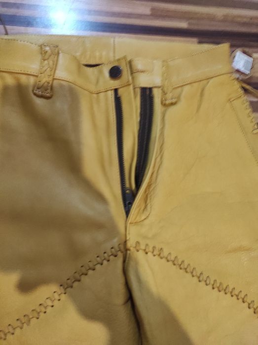 Pantaloni piele naturala (culoare galben)