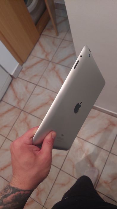 Vand/schimb Ipad 4 64 GB  impecabil