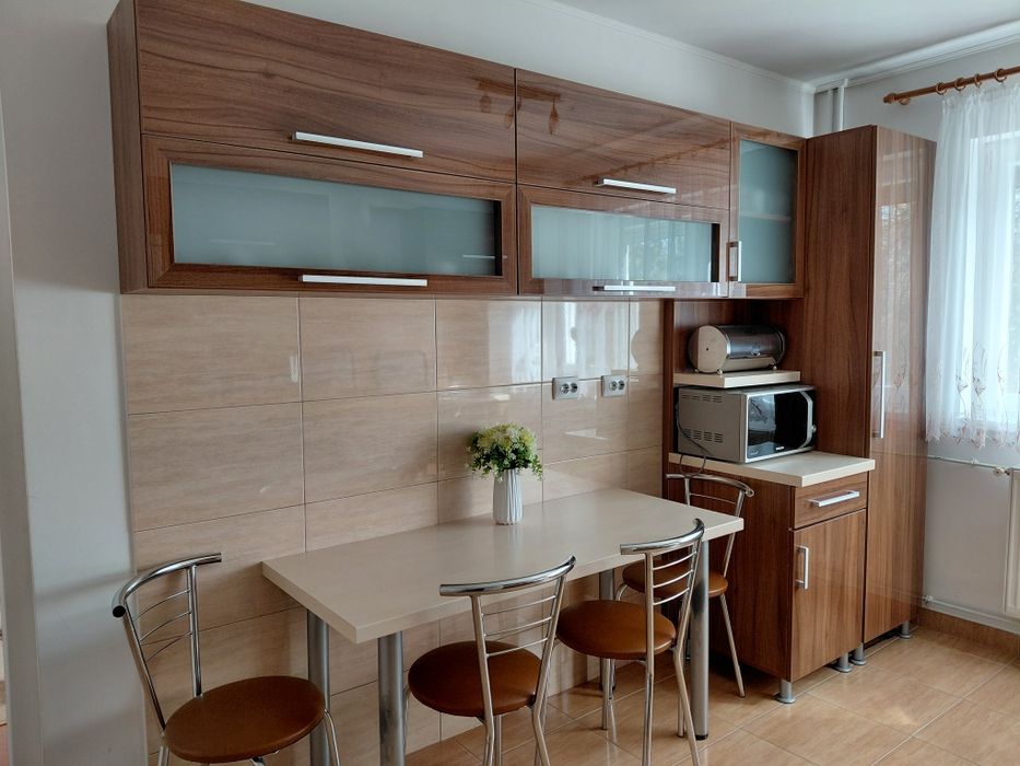 Mobila bucatarie cu fete mdf lucios