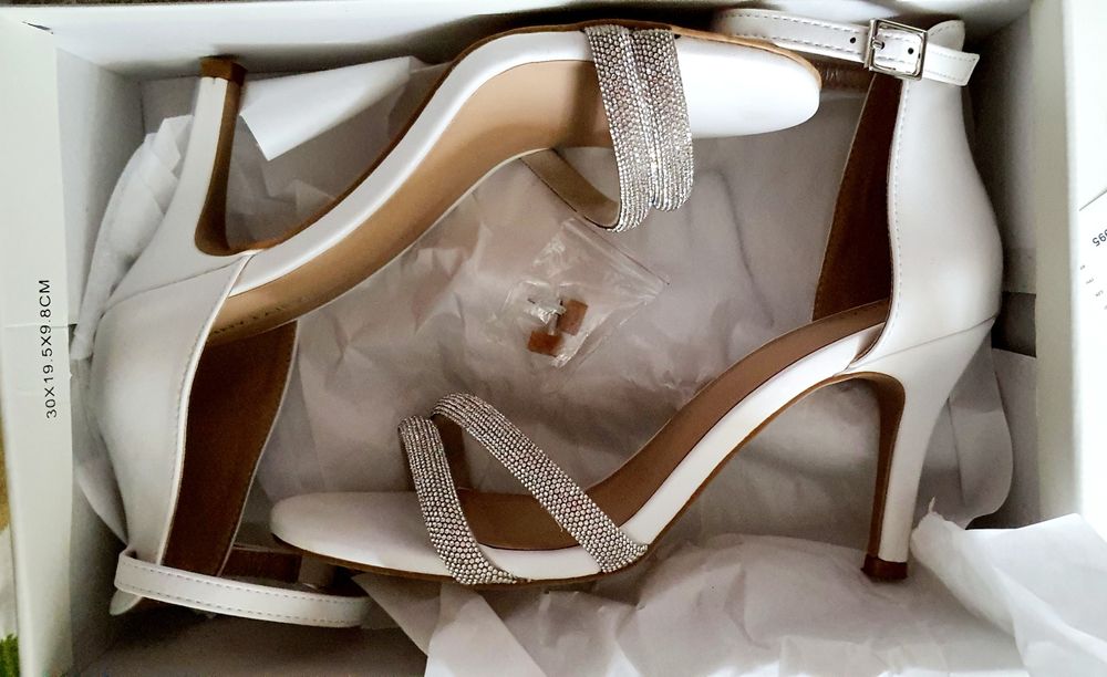 Красиви сандали с ефекти каишки, 38 номер