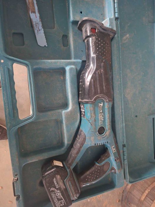 Саблен трион Makita 18 v