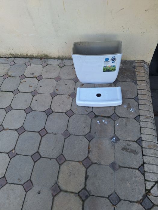 Продается имплртный бачок для унитаза.