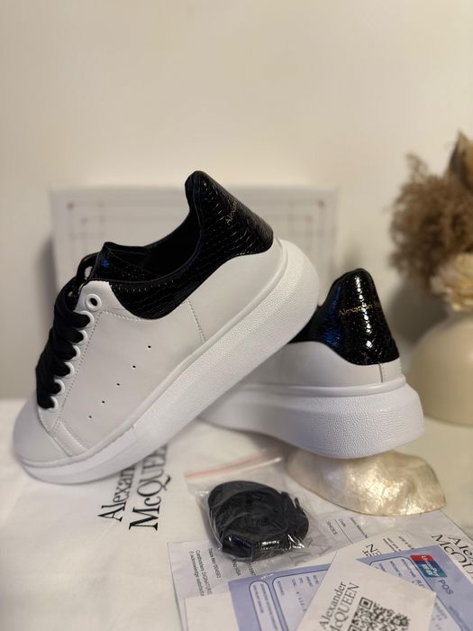 Adidasi Alexander M C Q U E E N Piele Neagra