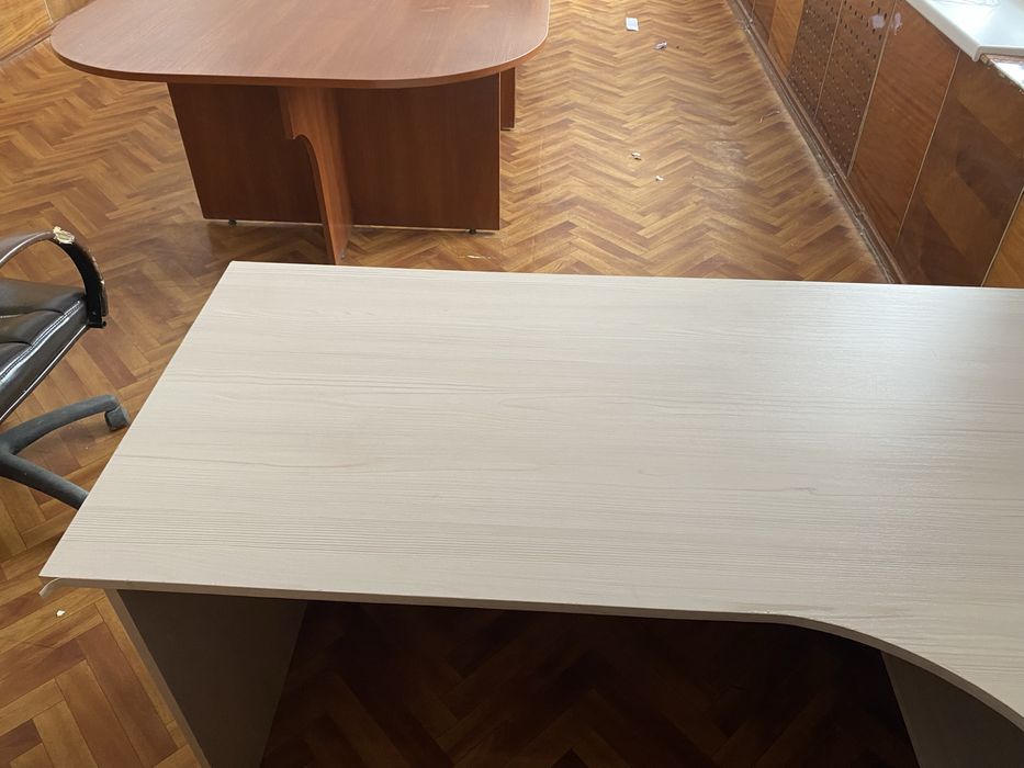 Угловой офисной стол