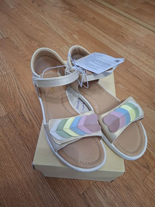 Сандали на девочку