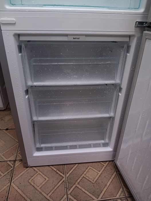 Иноксов комбиниран хладилник с фризер Liebherr  с две години гаранция!