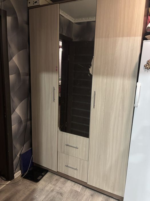 Шкаф большой вместительный