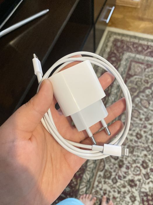 Оригинальная зарядка на Айфон