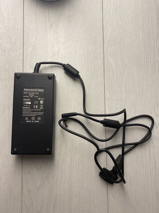 Incarcator Laptop 100-240V ~ 2.4A 50/60Hz