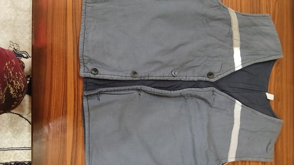 Har xil bushlatlar sotiladi