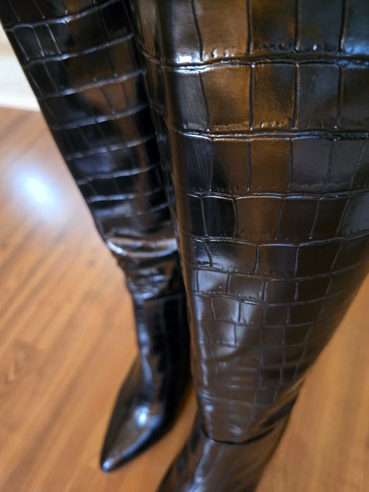 Дамски ботуши с дебел ток