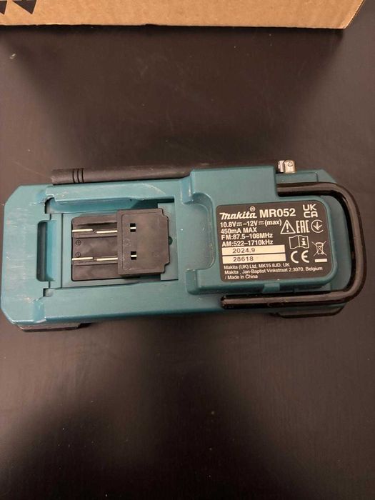 Radio pe  acumulator Makita DEAMR052 10,8 V