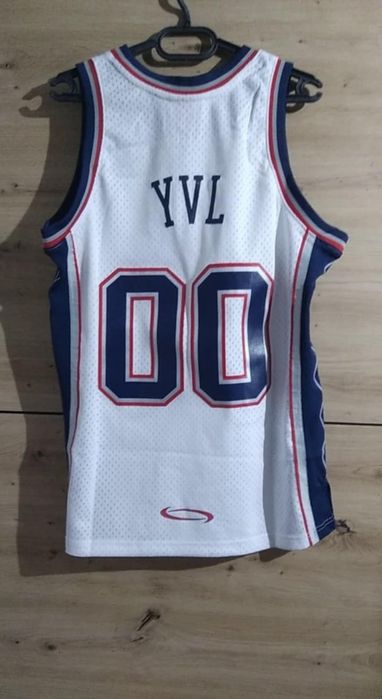 Vând Maieu Playboi Carti flips the classic Mitchell & Ness NBA jersey