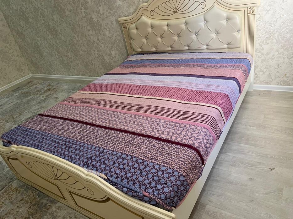Двуспальная кровать б/у