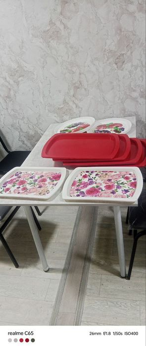 Продаётся столы,посуды, подносы,мойка,стулья( новые)