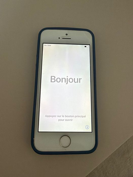 Продавам Iphone 5s - бял