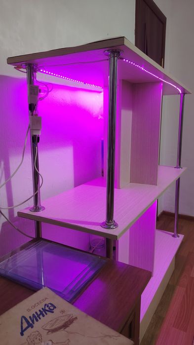 Полка-стеллаж, под цветы, книги