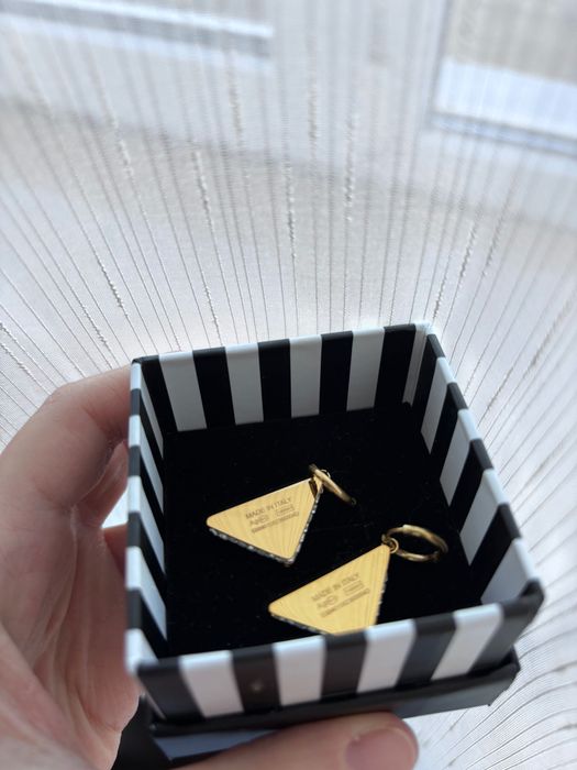 Cercei Prada aurii cu cristale