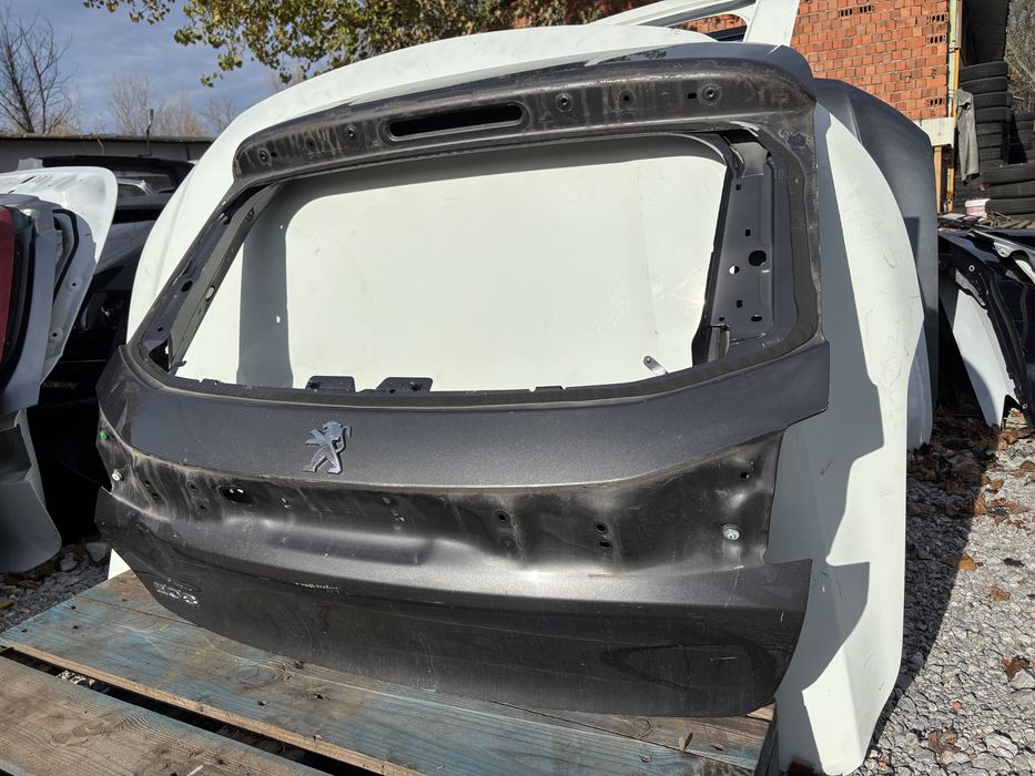 Капак/Багажник/Задна врата Peugeot 208