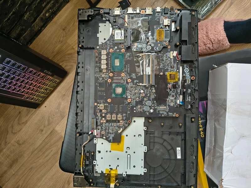 Placă de bază MSI Gaming - Intel i7-7700HQ + NVIDIA GTX 1050 Ti 4GB