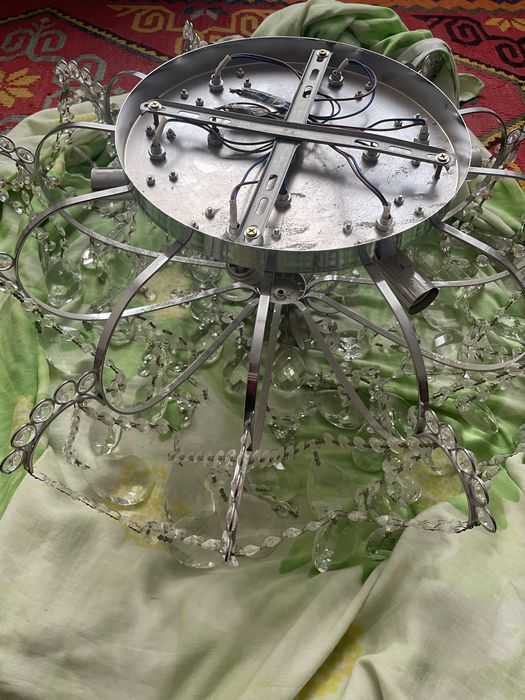 Продам большую люстру